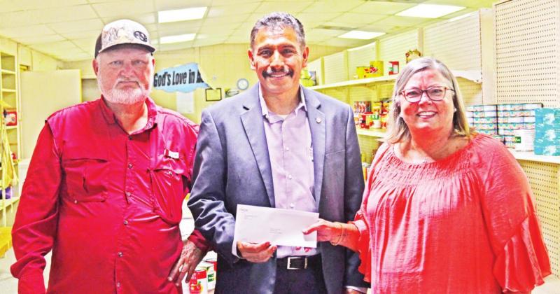Local food pantry receives donation from Oncor