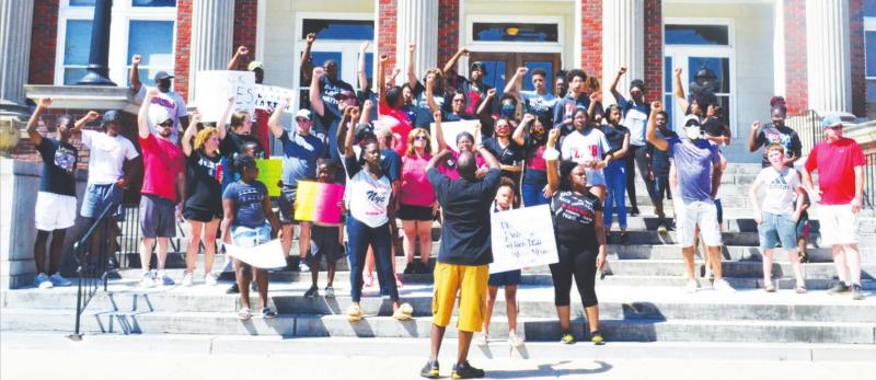 ‘Unity Walk’ held in Groesbeck to protest prejudice, police brutality