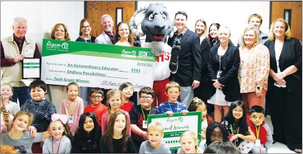 Students, GISD administrators, Region 12 Representatives and grant winner Kelley Copeland were all smiles about the $8,915 dollar grant awarded to the district on Wednesday, March 29. Alexandra Cannon photo/Groesbeck Journal 3…2…1… Action: Teach!