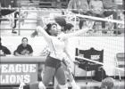 Groesbeck volleyball team splits matches